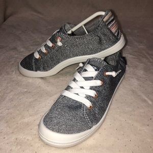 Roxy Womens Bayshore III Gray With White Fashion Sneakers Shoes Size 7.5 Medium